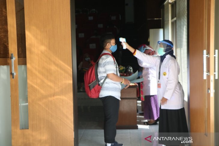 4 Peserta UTBK di Unej Reaktif Rapid Test dan 1 positif Covid-19