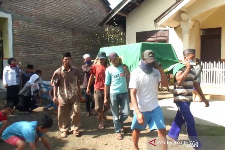 TKI Asal Jember Meninggal, Dimakamkan Tanpa Protokol Covid-19