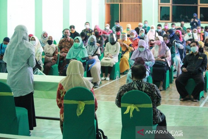 Ratusan Guru SMP Swasta di Surabaya Rapid Test, Hasilnya Rahasia