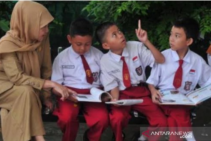 Terkendala Internet, Guru Mendatangi Murid di Pedalaman Tulungagung