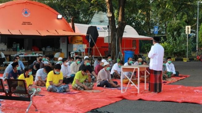 Pasien Covid-19 Jadi Imam Salat Iduladha di RS Darurat Jatim