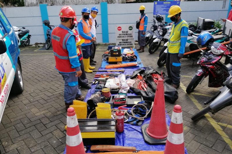 PLN Jatim Berikan Sambungan Listrik Gratis Bagi 25 Madrasah