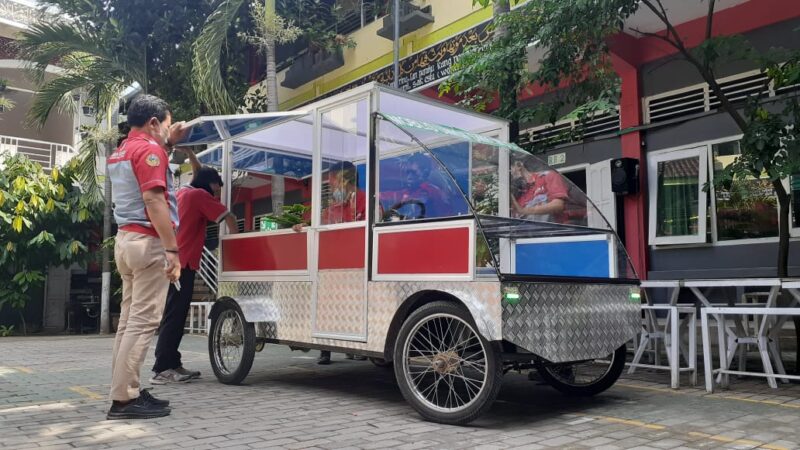 Keren! Siswa SMK di Madiun Bikin Mobil Listrik Khusus UMKM