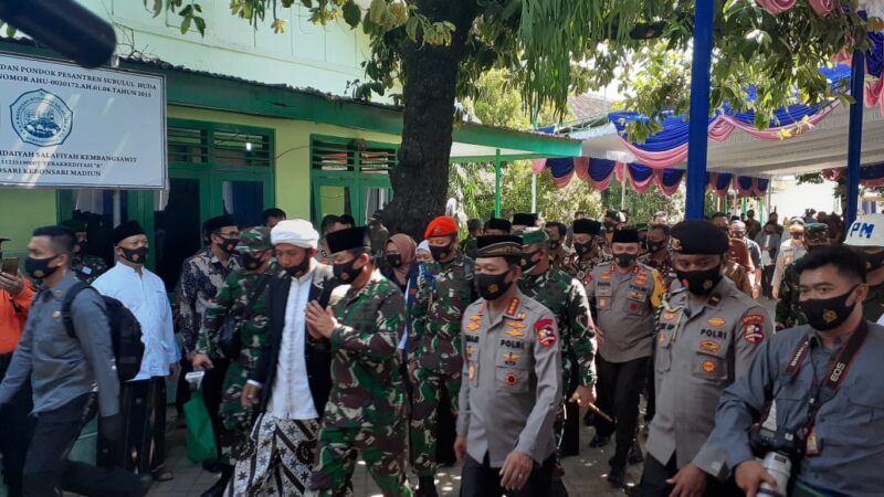 Panglima TNI dan Kapolri Kunjungi Ponpes Subulul Huda Madiun, Ada Apa?