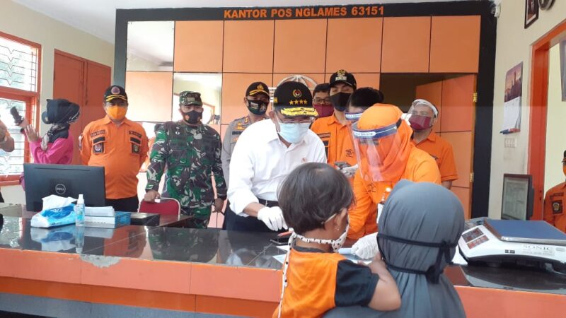 Menko Muhadjir Sebut Penyaluran BST di Jatim Berjalan Lancar