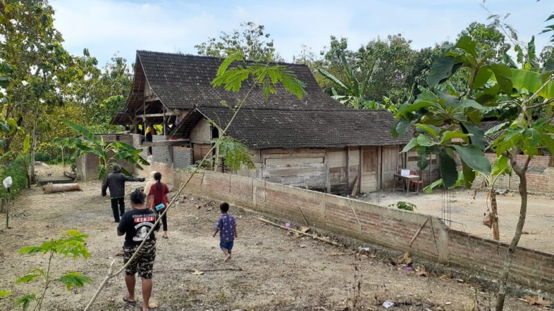 Pria di Ngawi Pindahkan Rumah Sendirian, Ini Kesaksian Para Tetangga