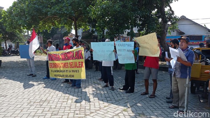 Warga Babadan Ponorogo Demo Tolak Pembangunan Tower