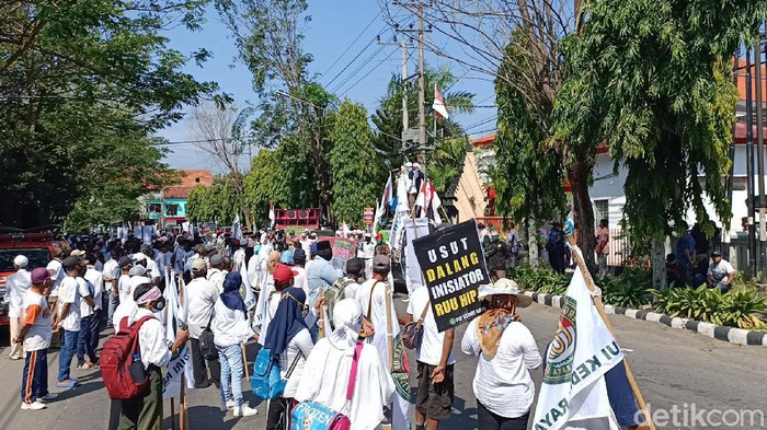 Massa dari PUI Kediri Demo Tolak RUU HIP