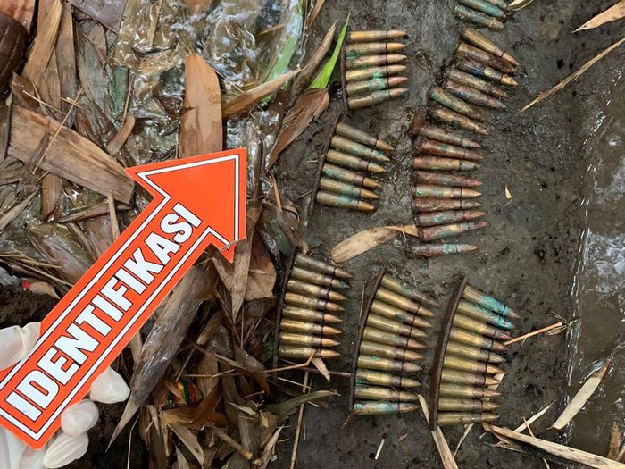 Niat Cari Cacing, Pria di Blitar Ini Malah Dapat Granat dan Peluru