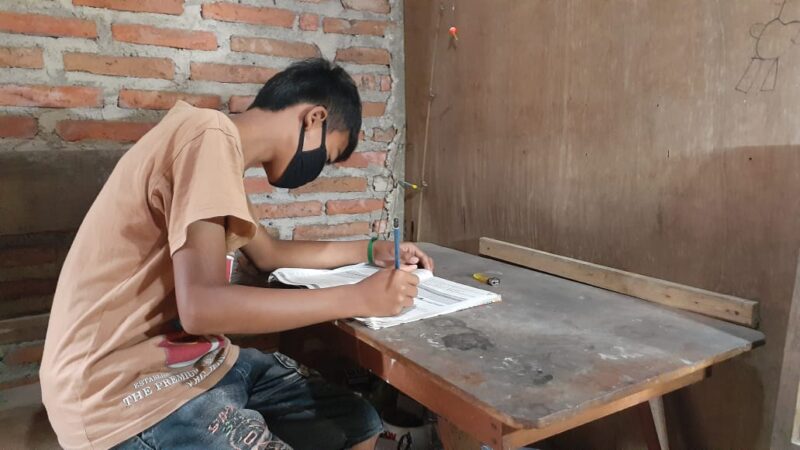 Orang Tua Siswa SD di Madiun yang Dilarang Nebeng Belajar Daring Minta Solusi dari Sekolah