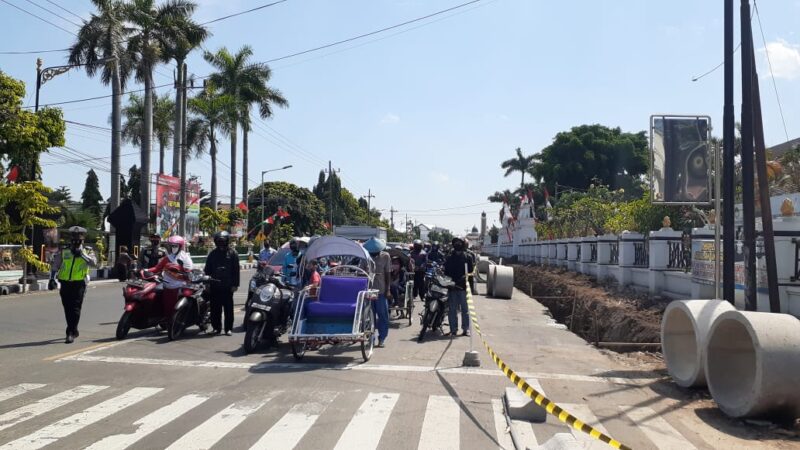 Peringati Detik Proklamasi, Warga Berhenti Sejenak di Jl. Pahlawan Madiun