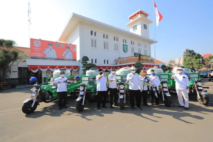 Pemkot Madiun Terima Bantuan 5 Kendaraan Roda 3 dari Kementerian LHK