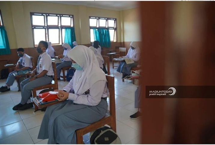 Kembali Belajar di Sekolah, Siswa SMAN 2 Kota Madiun Senang Karena Bosan di Rumah