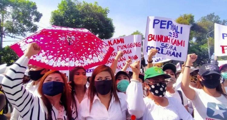 Demo di Balai Kota Surabaya, Pekerja Hiburan Malam Ingin Kembali Bekerja