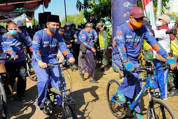 Wagub Jatim Apresiasi Gowes Sarungan di Pasuruan