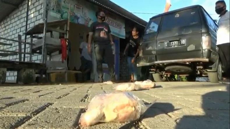 Warganya Dapat Daging Ayam Busuk, Kepala Desa di Tuban Ngamuk