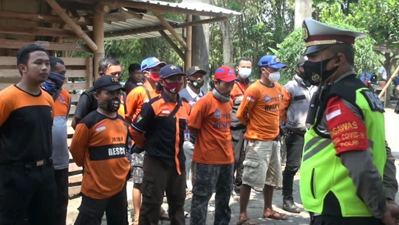 Mandi di Sungai Brantas,  Ayah dan Anak Warga Malang Hanyut Terbawa Arus