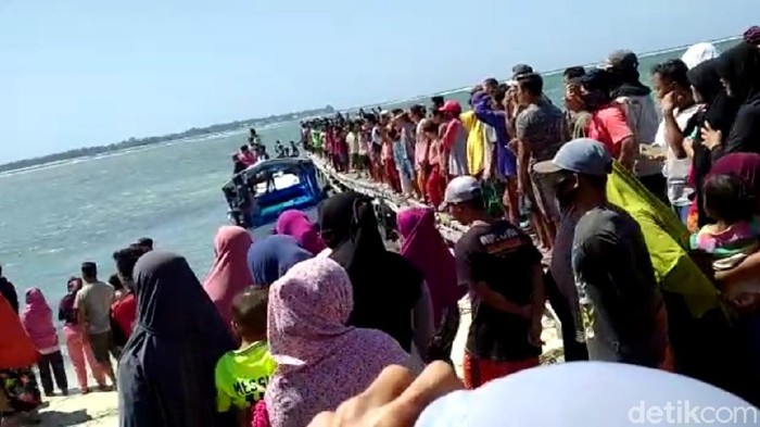 Perahu Taksi di Sumenep Terbalik di Hantam Gelombang, Satu Tewas dan Dua Orang Hilang