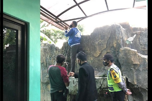 Pegangan Kanopi Saat Mau Pesan Makanan, Santri di Ponorogo Meninggal Tersetrum