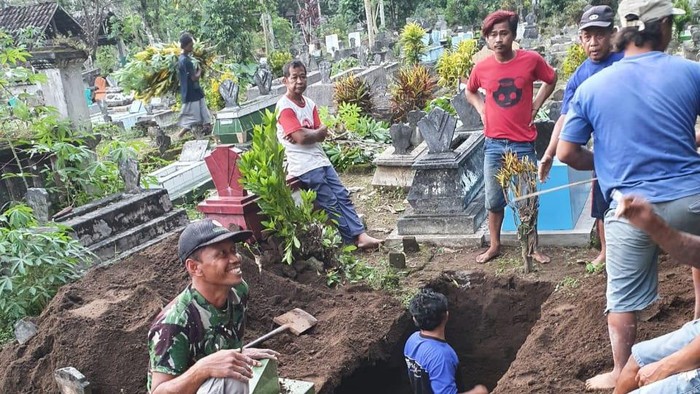 Dikabarkan Meninggal dan Sudah Dibuatkan Liang Lahad, Warga Blitar Ini Ternyata Masih Hidup