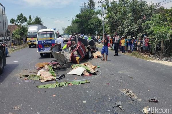 Lima dari Enam Korban Meninggal Kecelakaan Maut di Tuban Ternyata Satu Keluarga