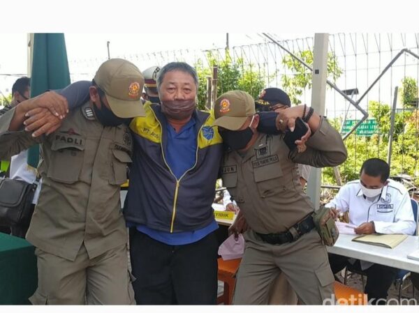 Ada-Ada Saja, Pria di Sidoarjo Ini Pura-Pura Pingsan saat Didenda Rp200.000 karena Tak Pakai Masker