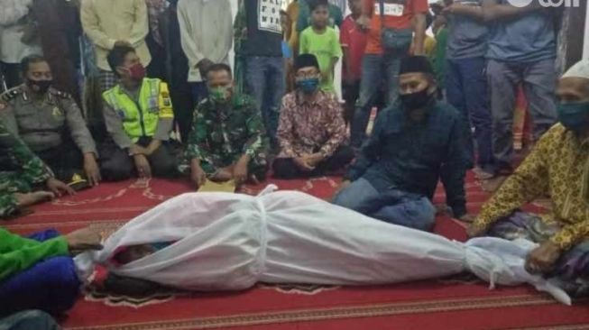 Dituduh Santet Tetangga, Warga Madura Ini Lakukan Sumpah Pocong