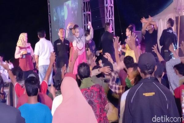 Parah! Wakil Ketua DPRD Kota Tegal Gelar Dangdutan di Tengah Pandemi Covid-19