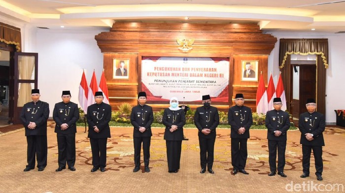 Kampanye Pilkada Dimulai, Gubernur Khofifah Kukuhkan 6 Pjs Bupati dan Wali Kota