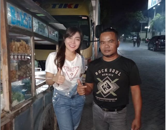 Pembeli Rela Antre 2 Jam Demi Bakso Viral di Sidoarjo Ini