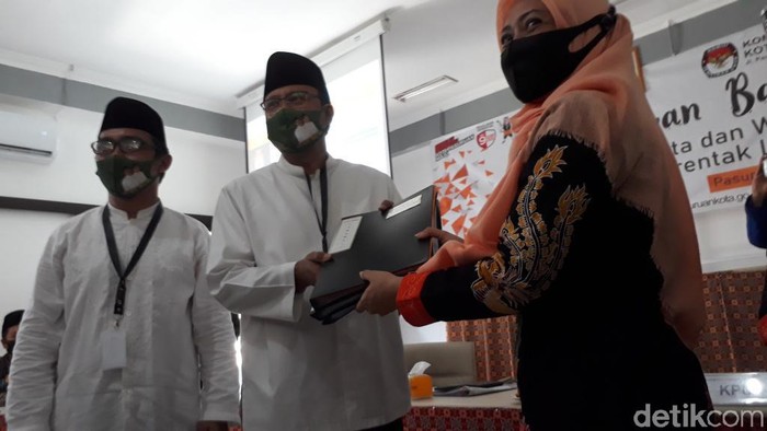 Gus Ipul Daftar Calon Wali Kota Pasuruan, Target Raup Lebih dari 70 Persen Suara