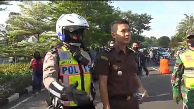 Tak Tahu Malu, Jaksa Muda Ini Melawan Petugas Saat Terjaring Razia Masker di Surabaya