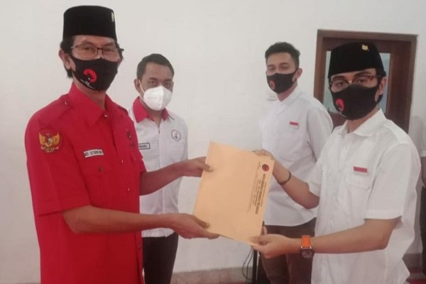 Jubir Cawali Surabaya Eri Cahyadi Ternyata Baru Lulus SMA dan Jago Debat