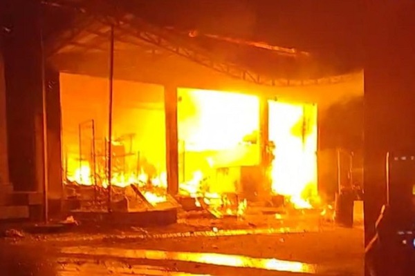 Toko di Trenggalek Ludes Terbakar Gegara Bensin, Pemilik Pingsan & Terluka