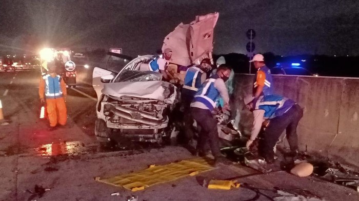 Tiga Orang Tewas dan Satu Luka Berat Dalam Kecelakaan Maut di Tol Mojokerto-Surabaya