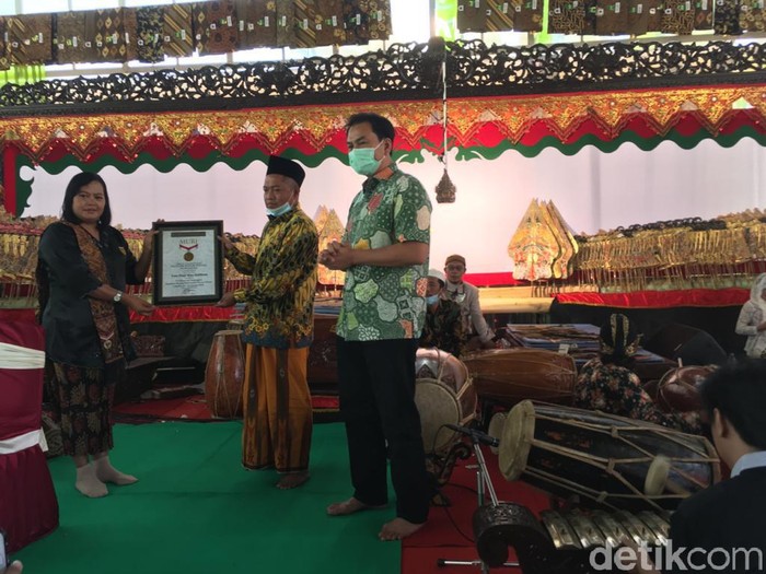 Wow! 7 Dalang dan 7 Malam, Pergelaran Wayang Kulit di Mojokerto Pecahkan Rekor MURI