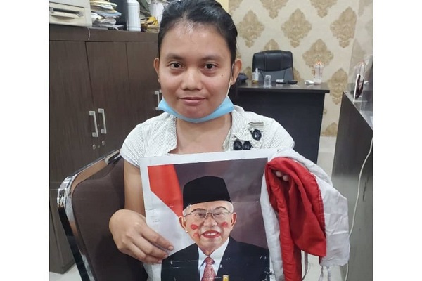 Masih Bisa Tersenyum, Ini Dia Tampang Pelaku Injak dan Kosek Bendera Merah Putih