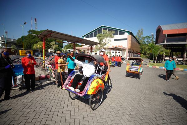 Mantap! Pemkot Madiun Lukis Ratusan Becak untuk Dukung Wisata Kota