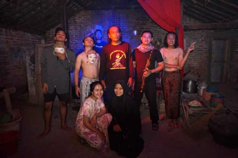 Bereksperimen di Pawon, Teater Pilar Merah dari Madiun Masuk 6 Terbaik Parade Teater Jatim