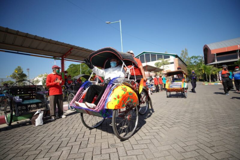 Selamat Tinggal Becak Kumuh! Ratusan Becak di Kota Madiun Dilukis Warna-Warni