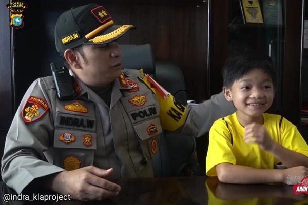 Bocah Viral Dibuang Orang Tuanya Kini Diangkat Jadi Anak Kapolres Pelalawan