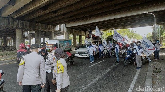 Besok Massa Gelar Demo Besar-Besaran di Jatim Tolak Omnibus Law