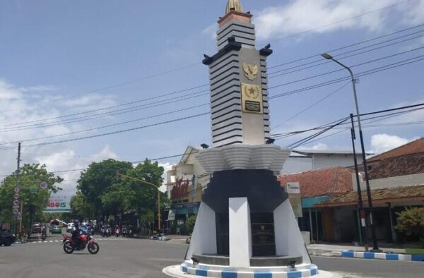 Fenomena Hari Tanpa Bayangan Tampak Jelas di Pacitan