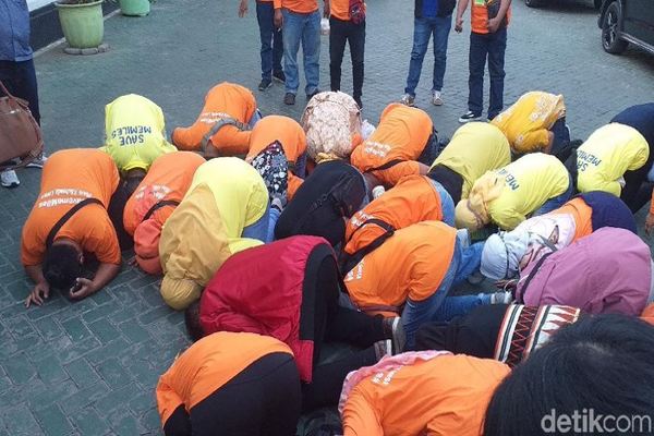 PN Surabaya Bebaskan 4 Pentolan MeMiles, Member Langsung Sujud Syukur