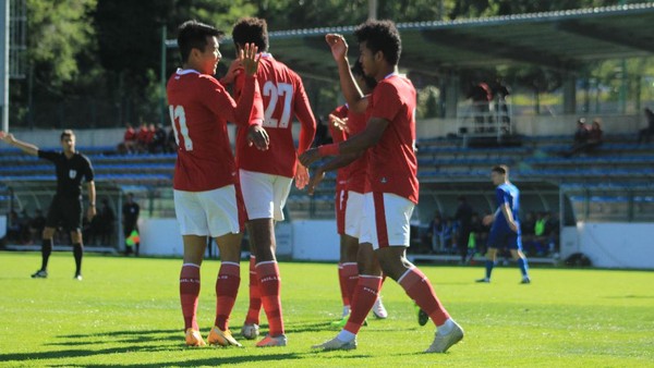 Timnas Indonesia U-19 dan Makedonia Utara Bermain Kacamata