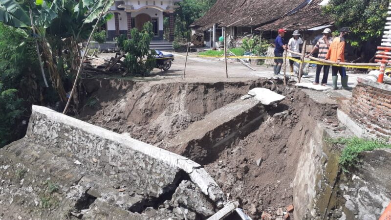 Hujan Deras Sebabkan Talud Sepanjang 10 Meter di Madiun Ambrol