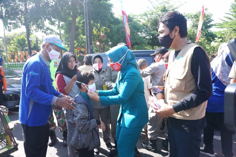 Peringati Hari Kesehatan Nasional, 48.000 Masker Dibagikan di Madiun