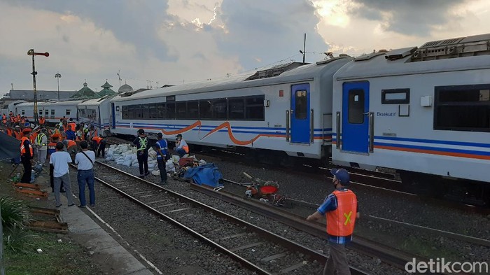 Aneh! 7 Gerbong KA Meluncur Tanpa Lokomotif Sejauh 2,3 Kilometer di Malang