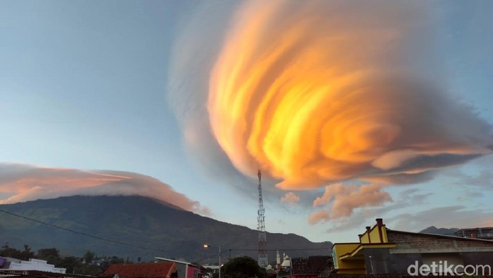 Fenomena 7 Gunung Bertopi Awan di Jawa, Ini Kata Ahli Spiritual