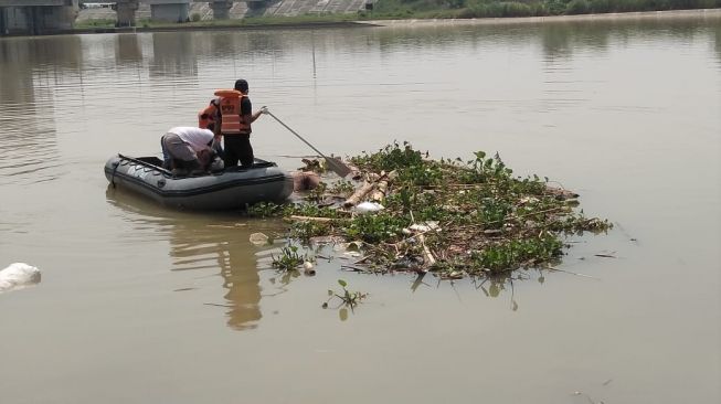 Mayat Bu RT di Gresik Ditemukan Mengambang di Sungai